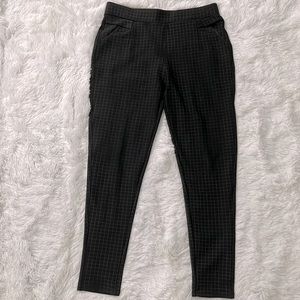 Maze Collection, Form fitting legging pants Size: L
